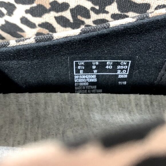 CLARKS  Cloudsteppers Step Glow Jade leopard print NWT Women’s size 9W - Picture 8 of 10